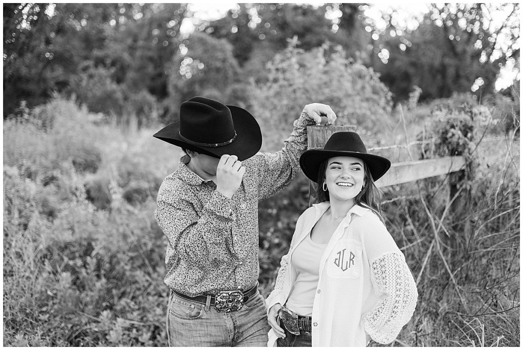 Love in the Wild: Jenny & Reagan’s Rustic Country Session at the Red River Wildlife Refuge